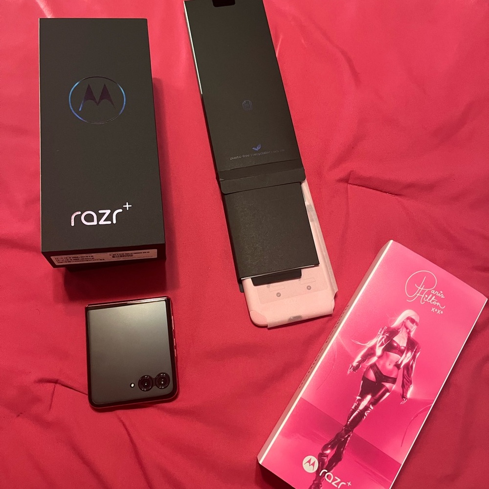 Paris Hilton Motorola Razr+ in Pink with Packaging